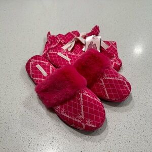 NWT Victoria’s Secret brand new slippers with duster size 9/10